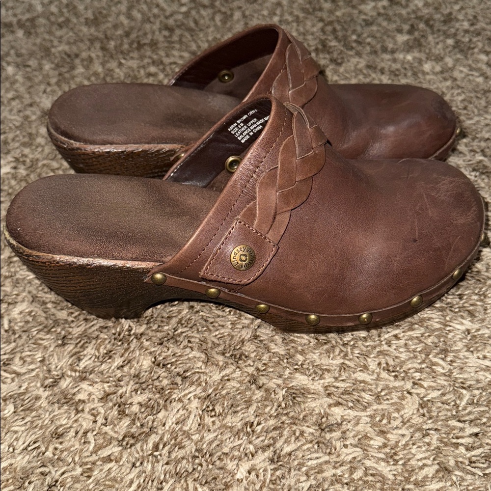 LINDSAY PHILLIPS Boho Clogs Mules 8 Brown Leather Braided Brass Studs Slip On